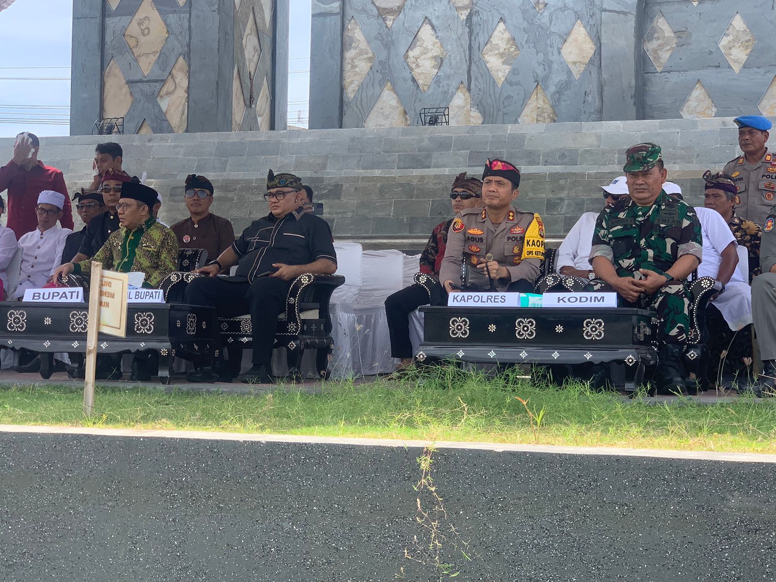 Suasana pelepasan pawai ogoh-ogoh di Lombok Utara
