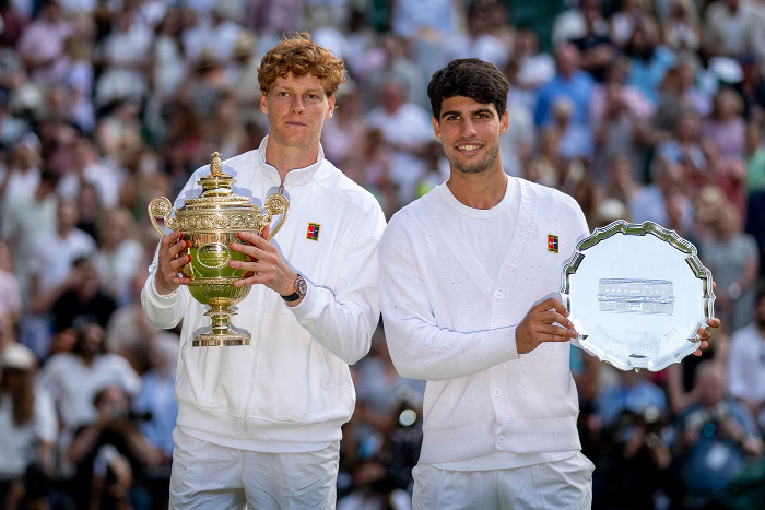 Miami Open 2026 krusial bagi Carlos Alcaraz dan Jannik Sinner dalam perebutan ranking 1 dunia ATP. Selisih poin kini makin tipis.