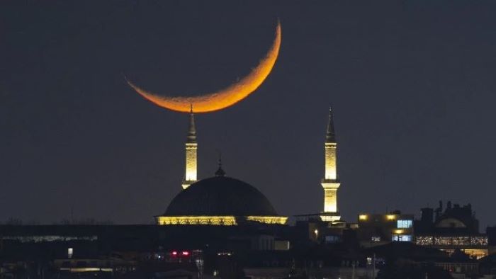 Lebaran 2026 tak serentak. Sejumlah negara rayakan Idulfitri mulai 19, 20 hingga 21 Maret. Indonesia masih menunggu sidang isbat