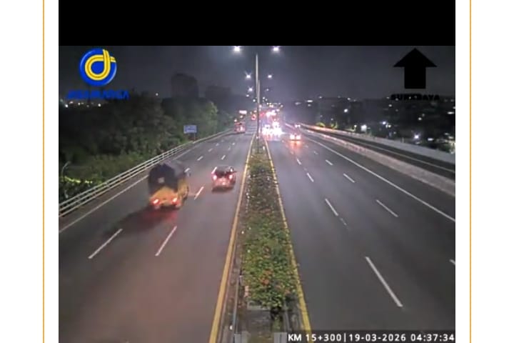 Salah satu pantauan CCTV real-time ruas jalan Surabaya.
