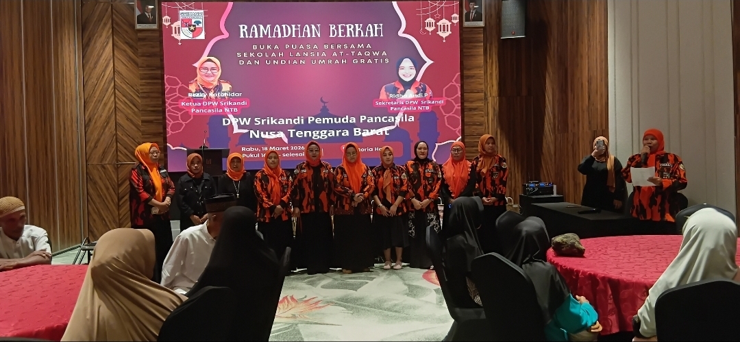 PEDULI LANSIA: Srikandi PP NTB tunjukan kepedulian kepada lansia yang ada di NTB.