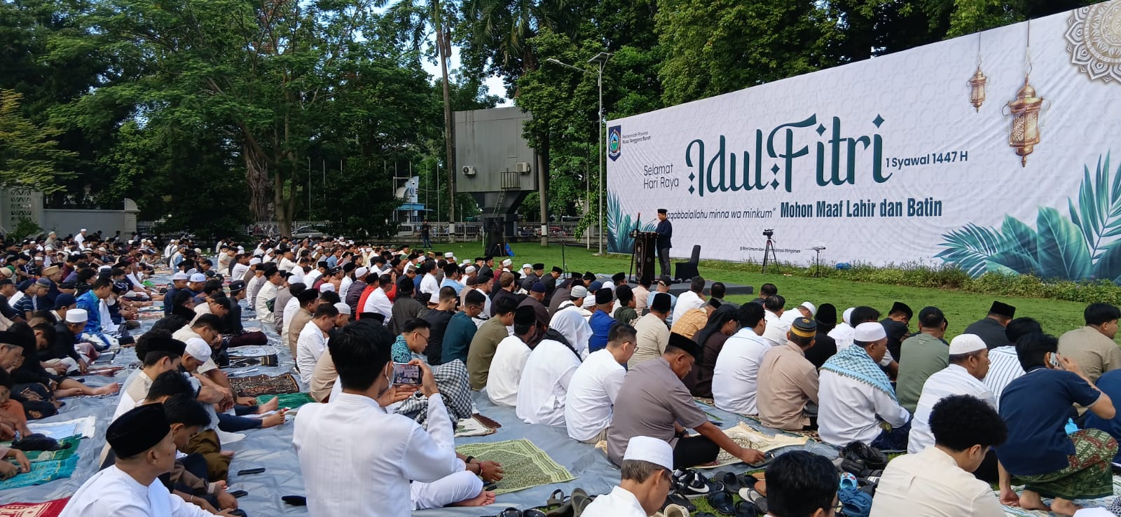 Gubernur NTB Lalu Muhamad Iqbal saat memberikan sambutan pada Salat Idul Fitri 1447H di Lapangan Bumi Gora, Sabtu (21/3).