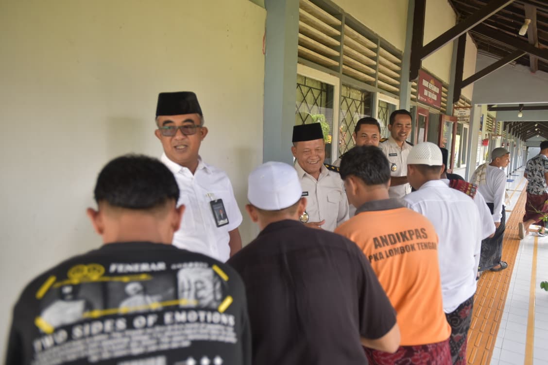 Pada hari kedua Idul Fitri, Kepala Kantor Wilayah Direktorat Jenderal Pemasyarakatan NTB, Anak Agung Gde Krisna, melakukan kunjungan kerja ke LPKA Lombok Tengah. 