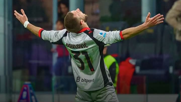 Selebrasi kegembiraan Strahinja Pavlovic, bek AC Milan usai mencetak gol atas Torino. 