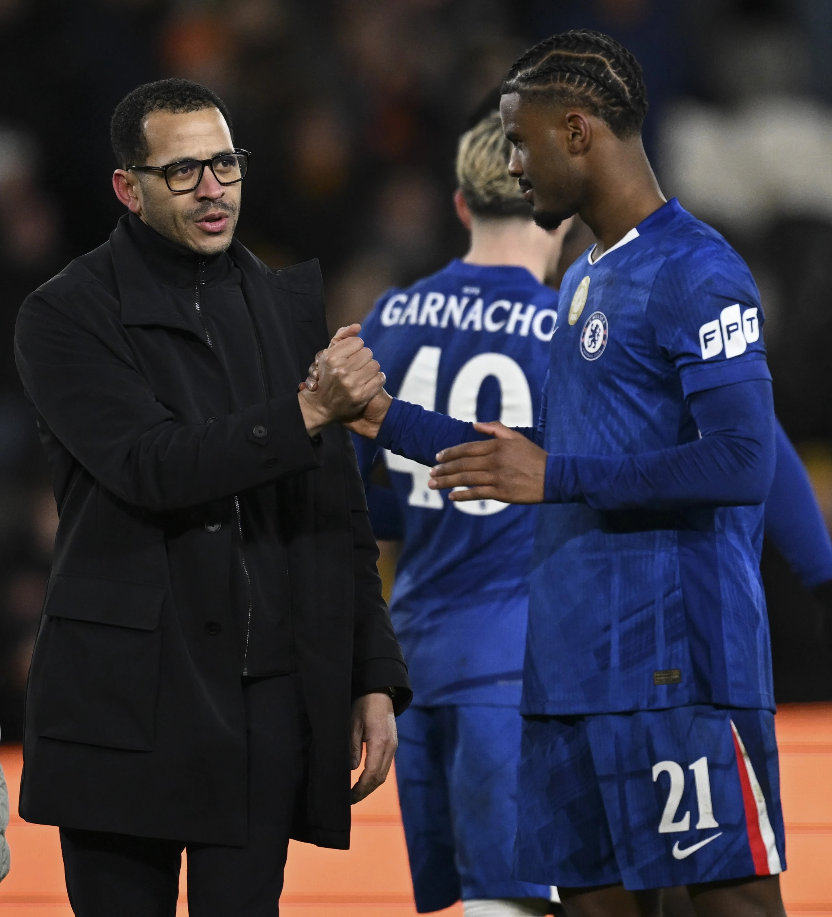 Liam Rosenior siap ambil langkah ekstrem di Chelsea akibat jadwal brutal 18 bulan terakhir. Demi masa depan klub! 