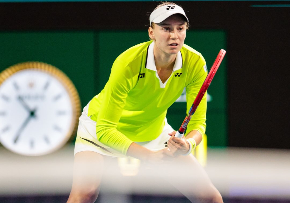 Elena Rybakina tampil dominan di Miami Open 2026 usai kalahkan Yulia Putintseva dua set langsung. Sinyal bahaya untuk rival.