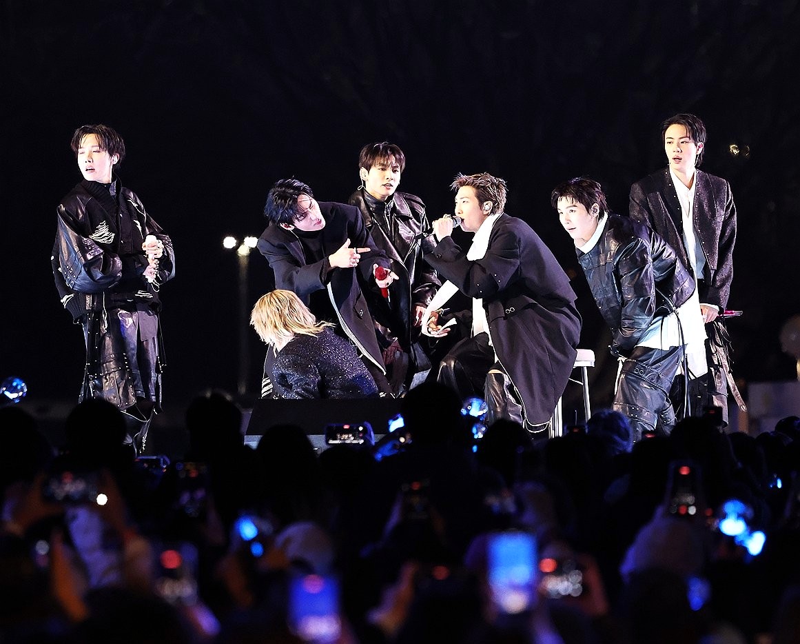 konser comeback BTS di Gwanghwamun Square, Sabtu (21/3).