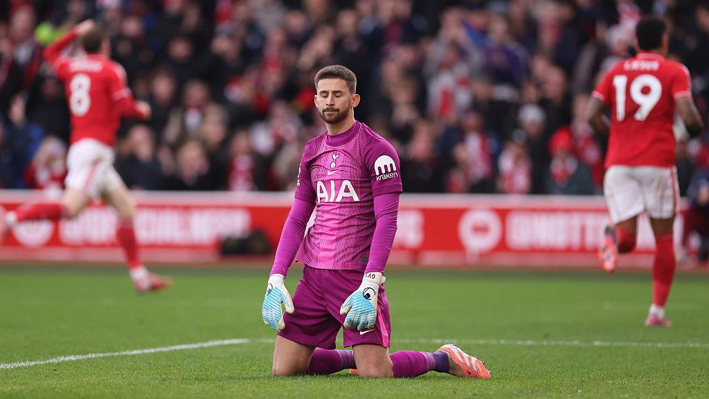 Malu di London! Spurs dihajar Nottingham Forest 3-0. Gol Igor, Gibbs-White, &amp; Awoniyi bungkam publik tuan rumah.