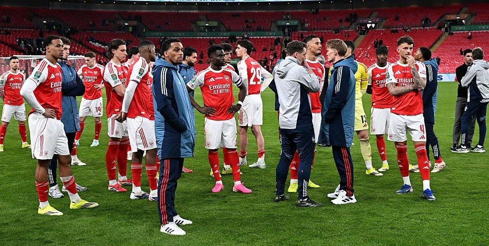 Pemain Arsenal meratapi kekalahannya di final Carabao Cup melawan Manchester City.