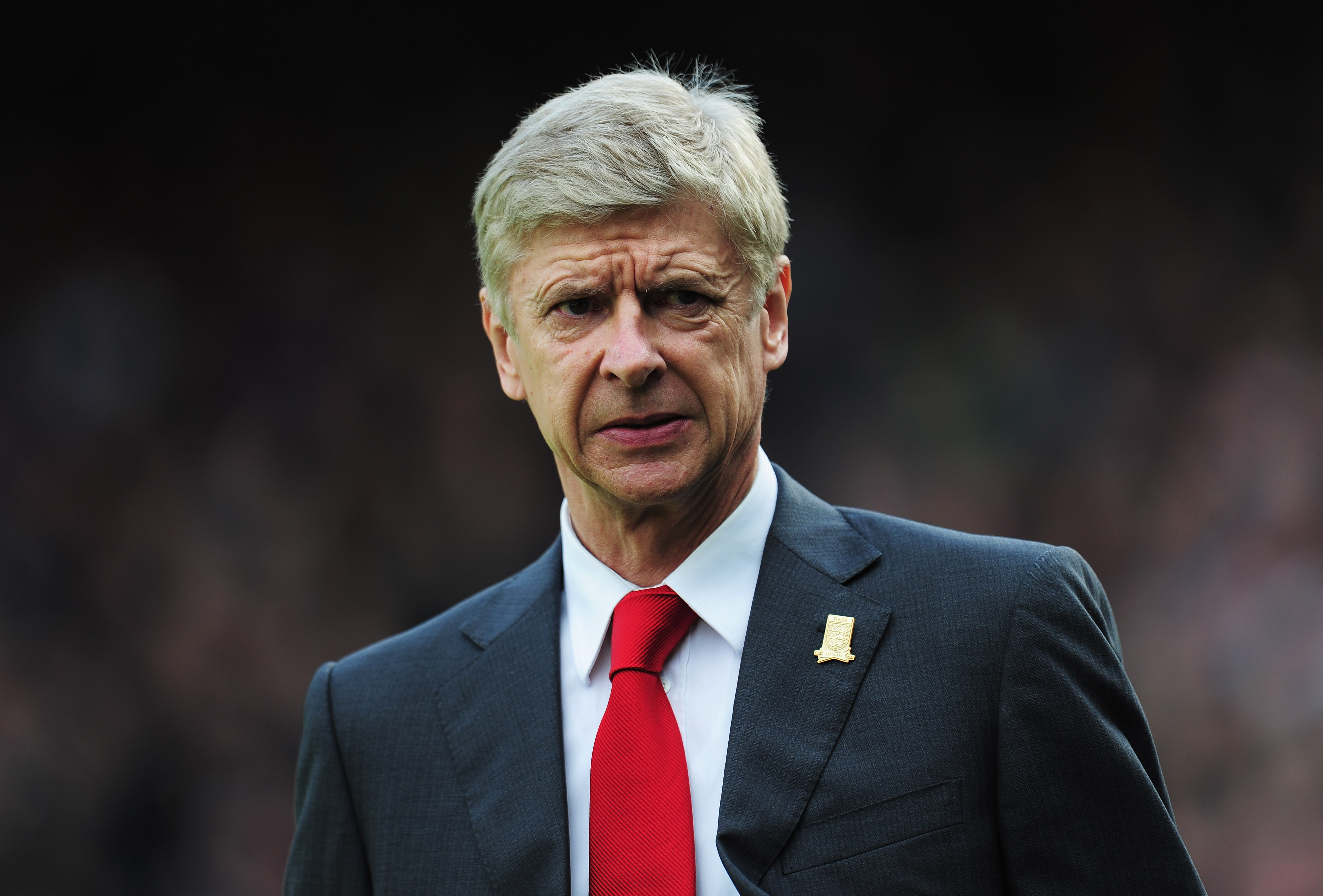 Arsene Wenger yakin Arsenal juara Premier League musim ini! Sebut The Gunners tim paling stabil di tengah persaingan ketat. Simak ulasannya.
