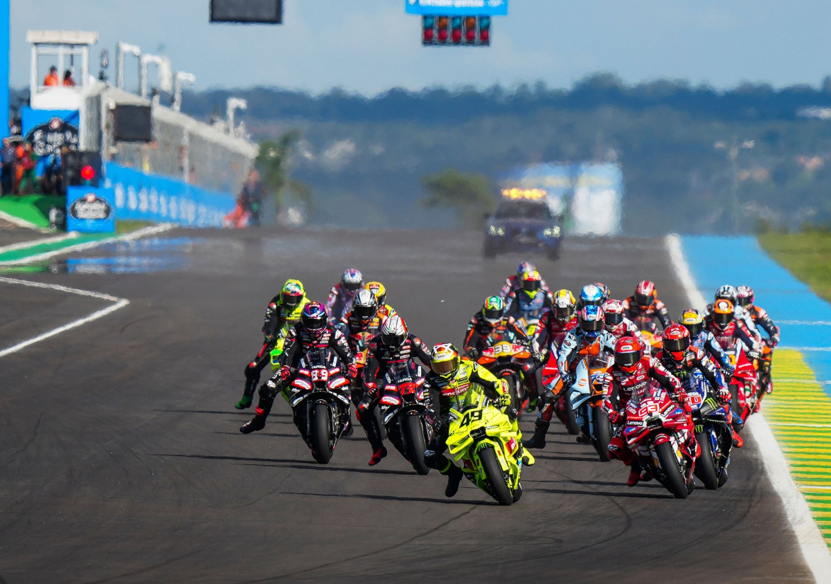 FIM rilis pernyataan soal masalah lintasan MotoGP Brasil. Balapan dipangkas demi keselamatan usai kerusakan aspal di Goiania.