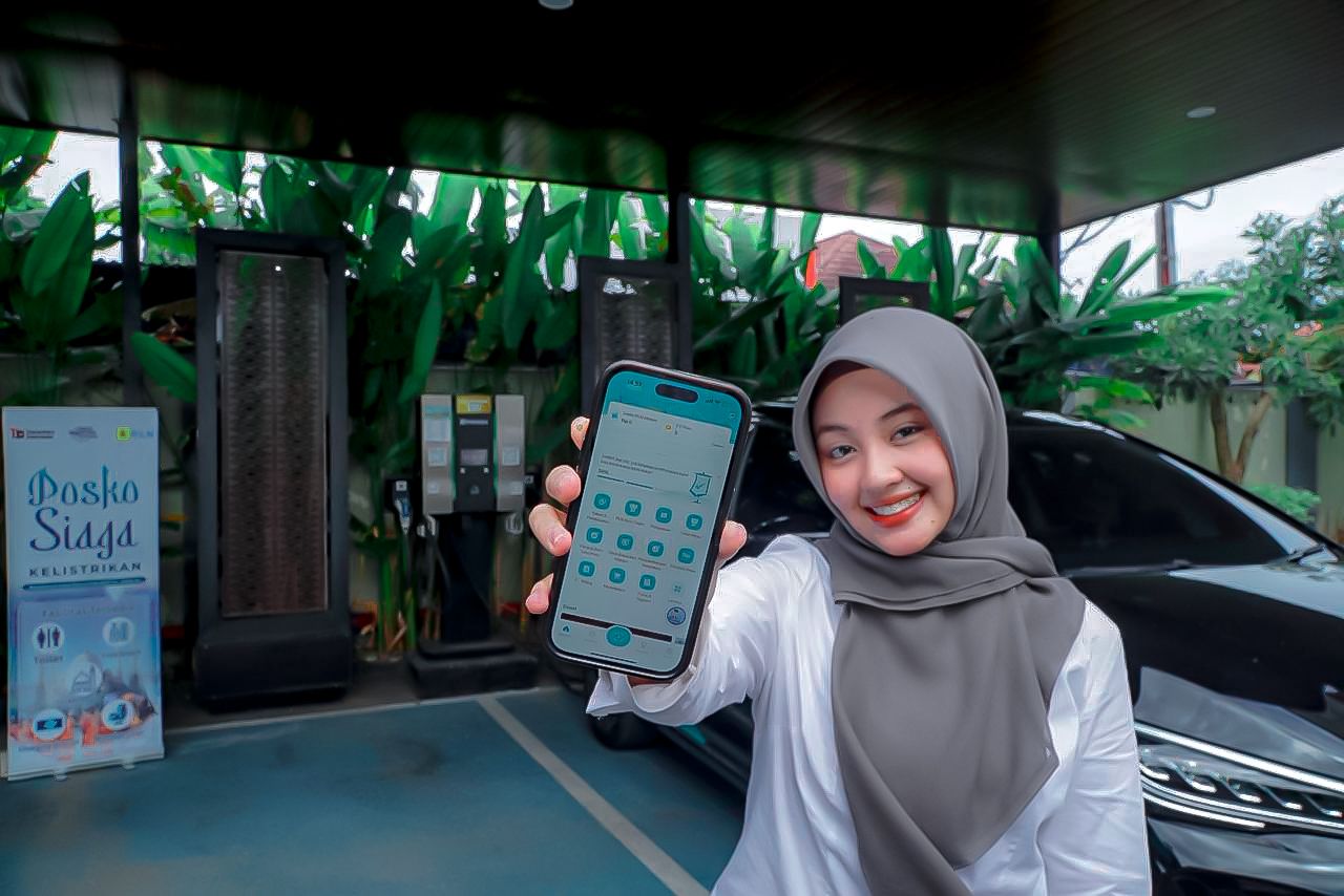 Didukung infrastruktur SPKLU PLN yang semakin luas, perjalanan terasa lebih praktis, efisien, dan bebas khawatir.