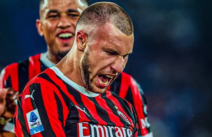 TANGGUH: Bek AC Milan Strahinja Pavlovic yang diminati Chelsea. 