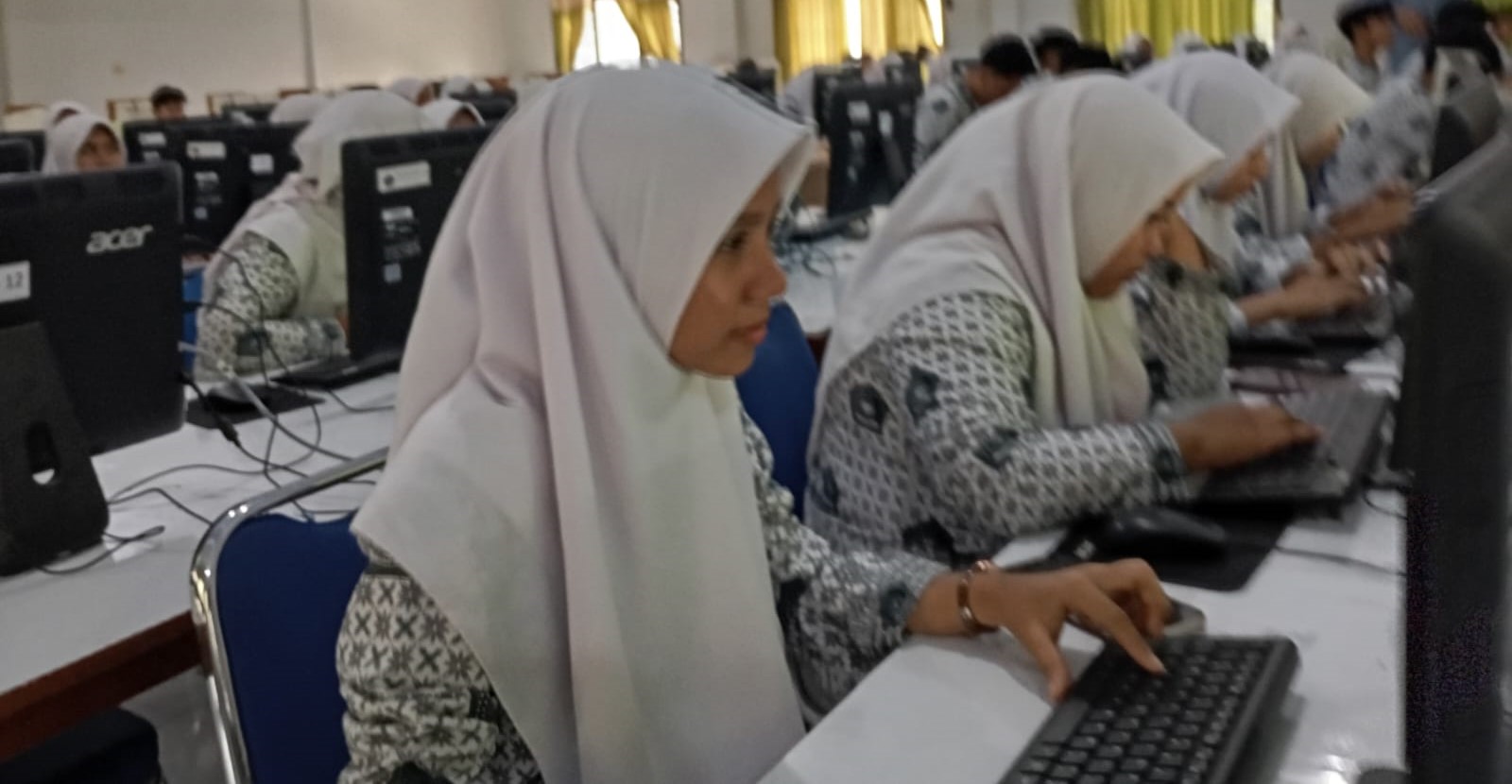 Siswa MAN 2 Mataram saat mengikuti lomba Kompetisi Sains Madrasah (KSM), belum lama ini. Madrasah ini  peringkat tiga sekolah berprestasi di NTB  