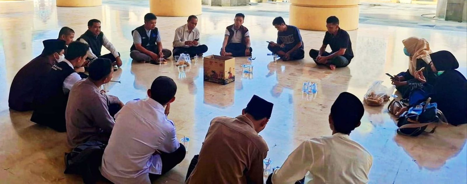Guru PAI NTB melaksanakan rapat koordinasi dan halal bihalal di Masjid Hubbul Wathan Islamic Center NTB, Rabu (25/3). TPG Guru PAI NTB belum cair, lulusan PPG 2025 protes.