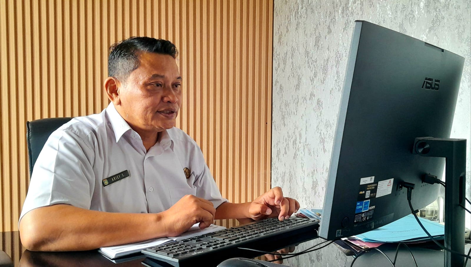 Kepala DP3AP2KB Lombok Barat Arief Surya Wirawan.