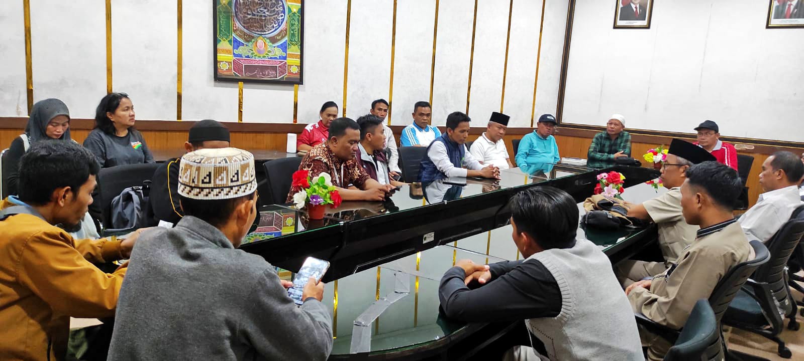 Perwakilan guru agama yang tergabung dalam PGA Kota Mataram mendatangi Kantor Kemenag Kota Mataram, Jumat (27/3). TPG Guru Agama 2025 di Mataram segera dicairkan.