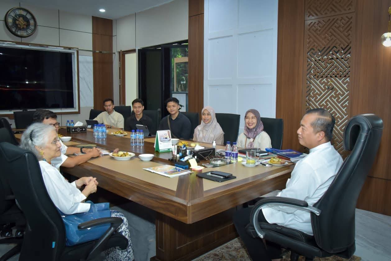 Gubernur NTB Lalu Muhamad Iqbal saat menerima Audiensi Perdami di ruang kerjanya, Jumat (27/3).