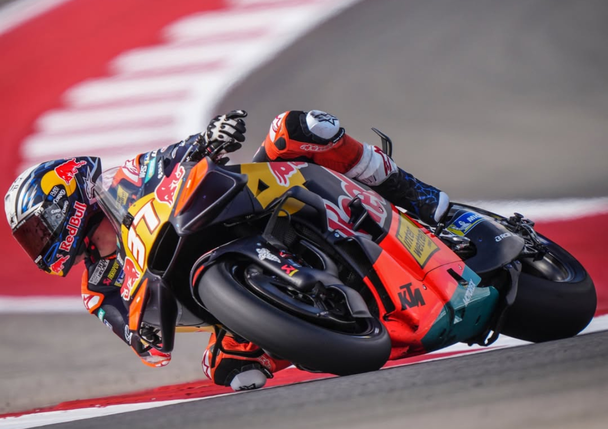 Pedro Acosta tercepat di FP1 MotoGP Amerika Serikat, Marc Marquez crash keras di COTA. Sesi sempat dihentikan karena insiden.