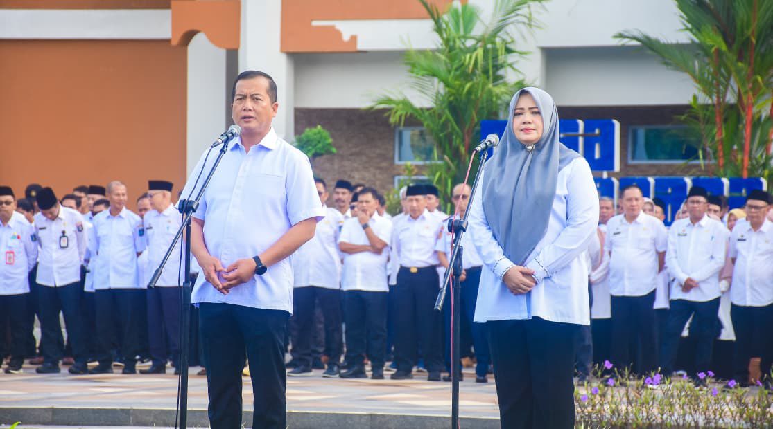 Gubernur NTB Lalu Muhamad Iqbal bersama Wakil Gubernur NTB Indah Dhamayanti Putri, hadir di apel hari pertama kerja setelah Idulfitri 1447 H yang dirangkaikan dengan halal bihalal bersama seluruh ASN.