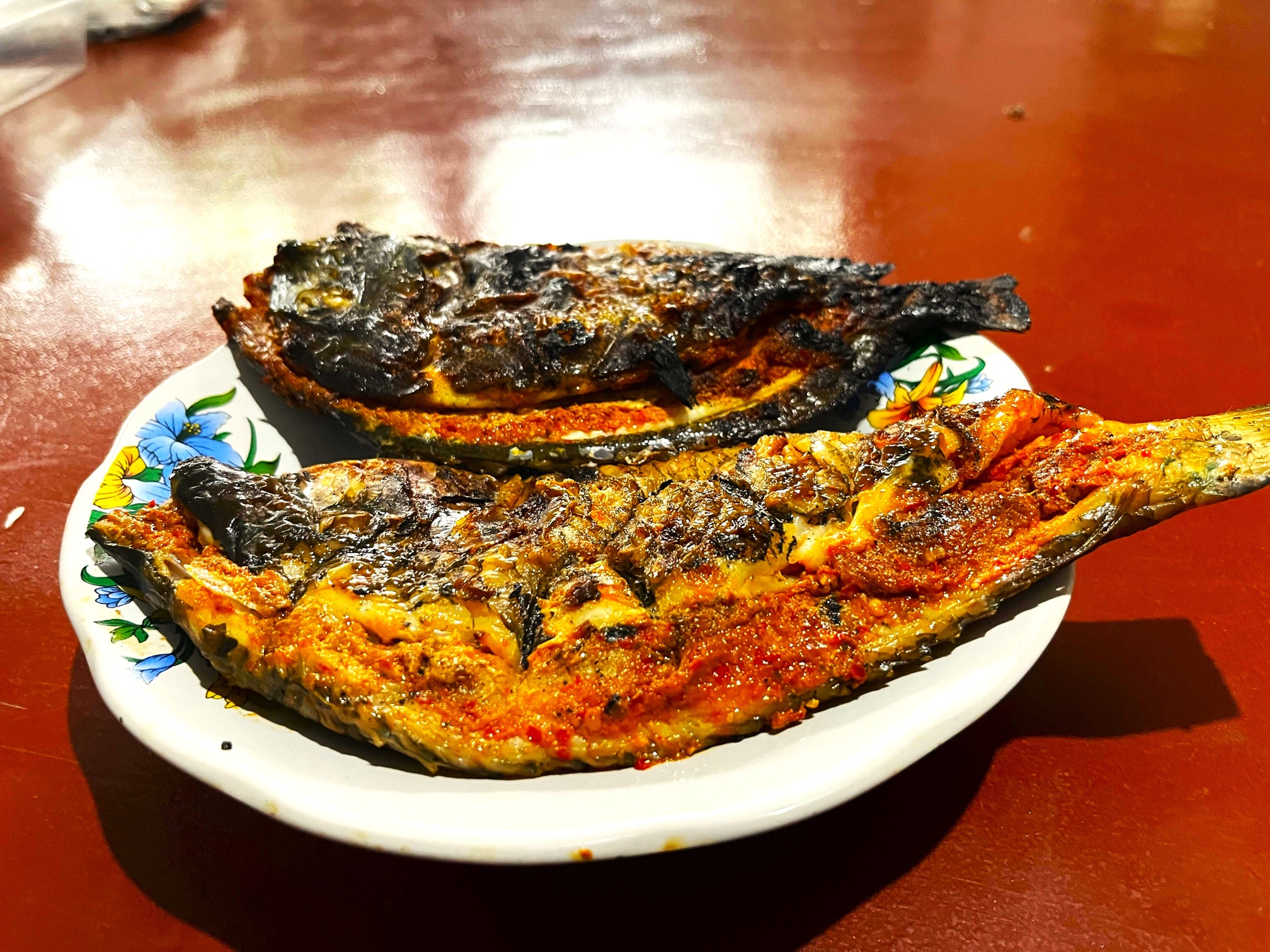 KULINER IKONIK: Penampakan ikan bakar Sira Padang, salah satu kuliner ikonik khas Sumbawa yang menggugah selera.