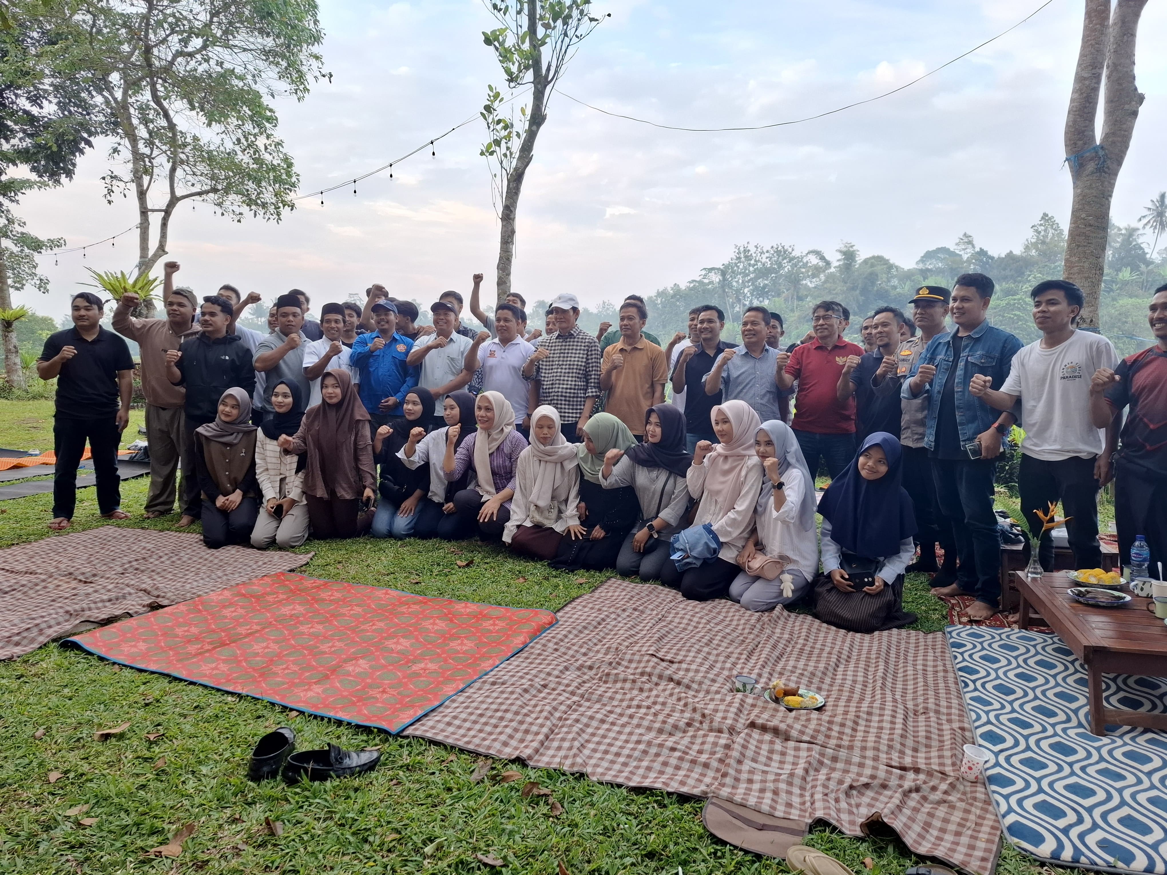 Suasana sejuk dan asri di objek wisata Lembah Datu, Desa Pemepek, menjadi saksi hangatnya pertemuan tokoh pemuda bersama wakil Bupati Lombok Tengah Nursiah, Jumat (27/3). 