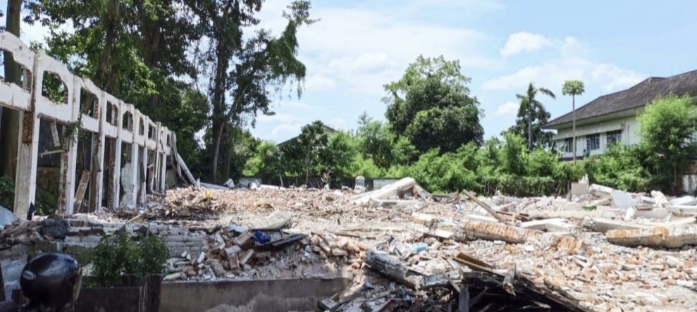 Bekas Gedung Wanita di Jalan Udayana, Kota Mataram, dirobohkan setelah Pemprov NTB kalah gugatan di Mahkamah Agung (MA).