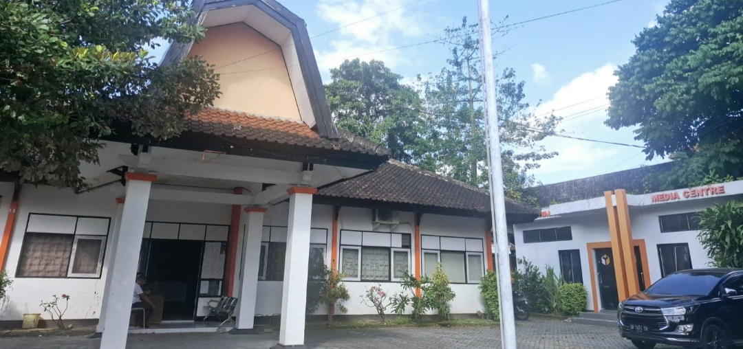 Kantor Bawaslu NTB akan segara pindah dari Jalan Udayana setelah Pemprov NTB kalah gugatan di Mahkamah Agung (MA).