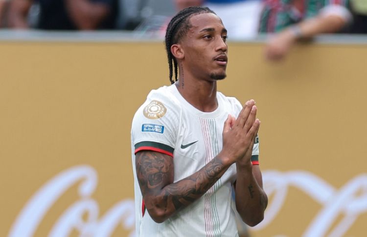 Pemain Chelsea Joao Pedro masuk dalam radar Barcelona pada bursa transfer mendatang.