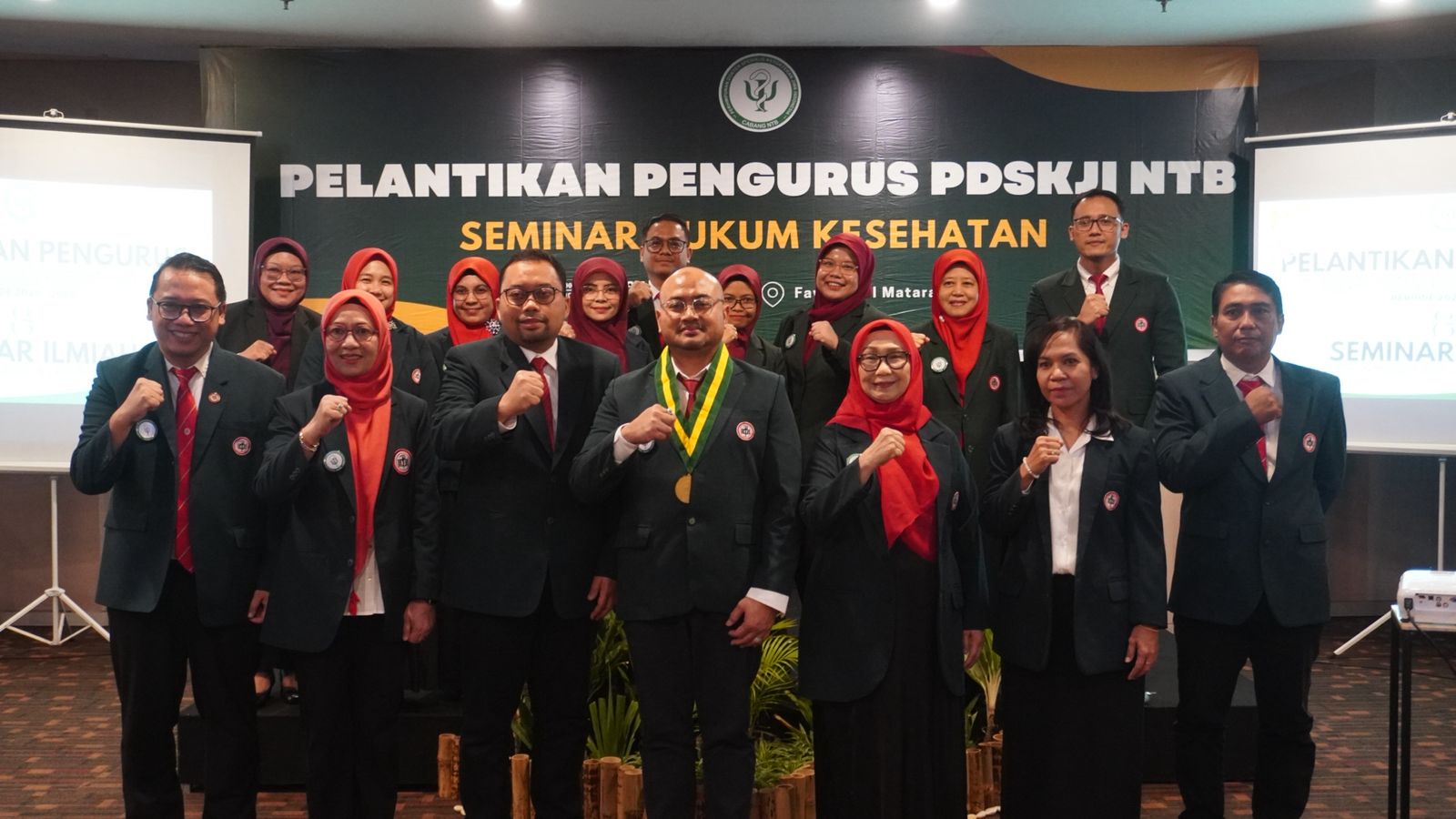 Para pengurus PDSKJI Cabang NTB periode 2025-2028 usai dilantik, Minggu (29/3).