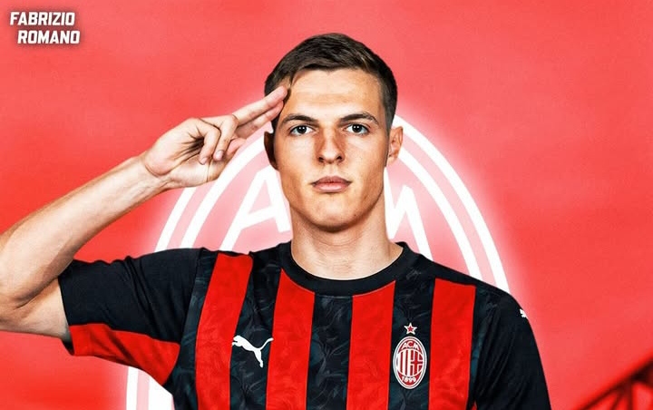 Andrej Kostic, striker baru AC Milan yang dikonfirmasi Fabrizio Romano. 
