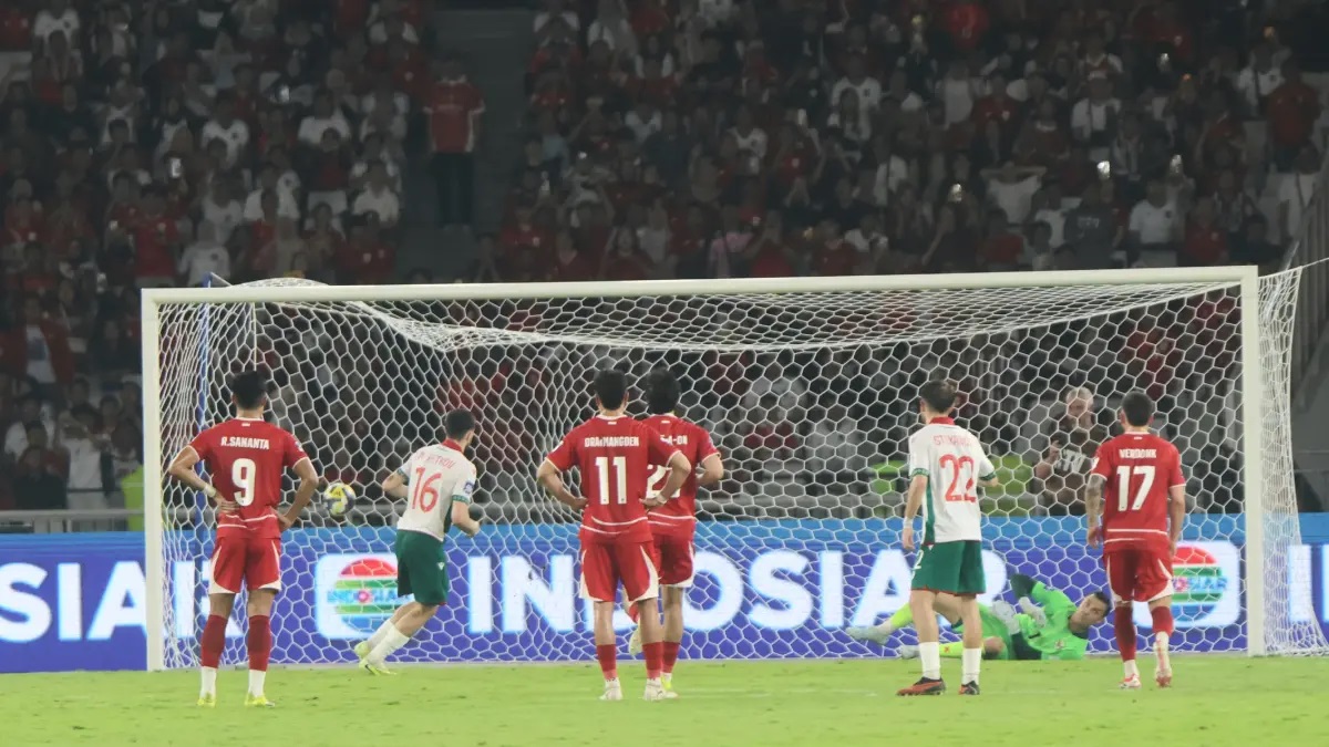 Gol penalti dari pemain Bulgaria dalam laga final FIFA Series 2026 di Stadion Utama Gelora Bung Karno, Senin (30/3/2026). (Dery Ridwansah/ JawaPos.com)