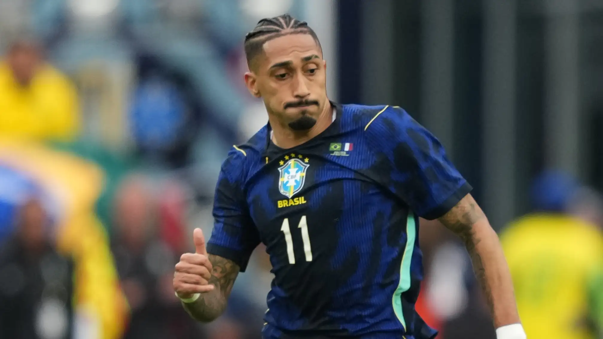 Barcelona meradang! Raphinha tumbang akibat cedera hamstring usai bela Brasil. Sang winger bakal absen di laga hidup mati kontra Atletico.