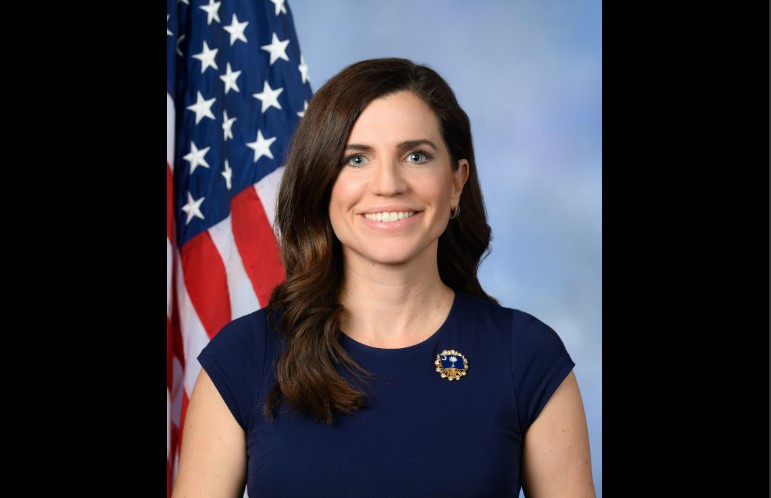 Perwakilan Partai Republik Nancy Mace menegaskan bahwa setiap keputusan untuk mengirim pasukan ke Iran harus melalui persetujuan Kongres. (Wikipedia)