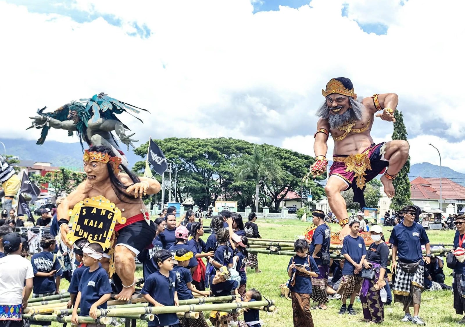 KALENDER EVENT: Pelaksanaan pawai Ogoh-ogoh di lapangan Tioq Tata Tunaq Lombok Utara pada perayaan Nyepi, beberapa waktu lalu.