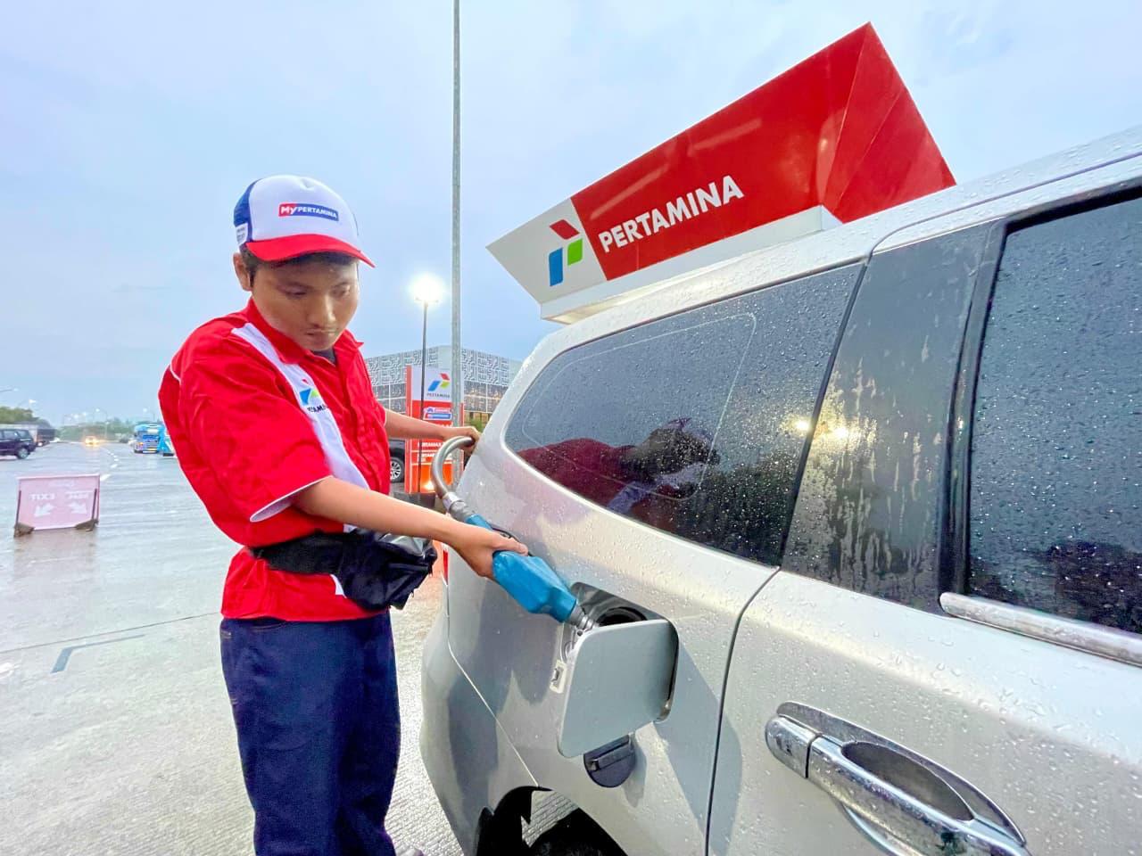 Pertamina memastikan isu kenaikan harga BBM per 1 April 2026 tidak benar. Masyarakat diminta tidak mudah percaya hoaks dan cek informasi resmi.