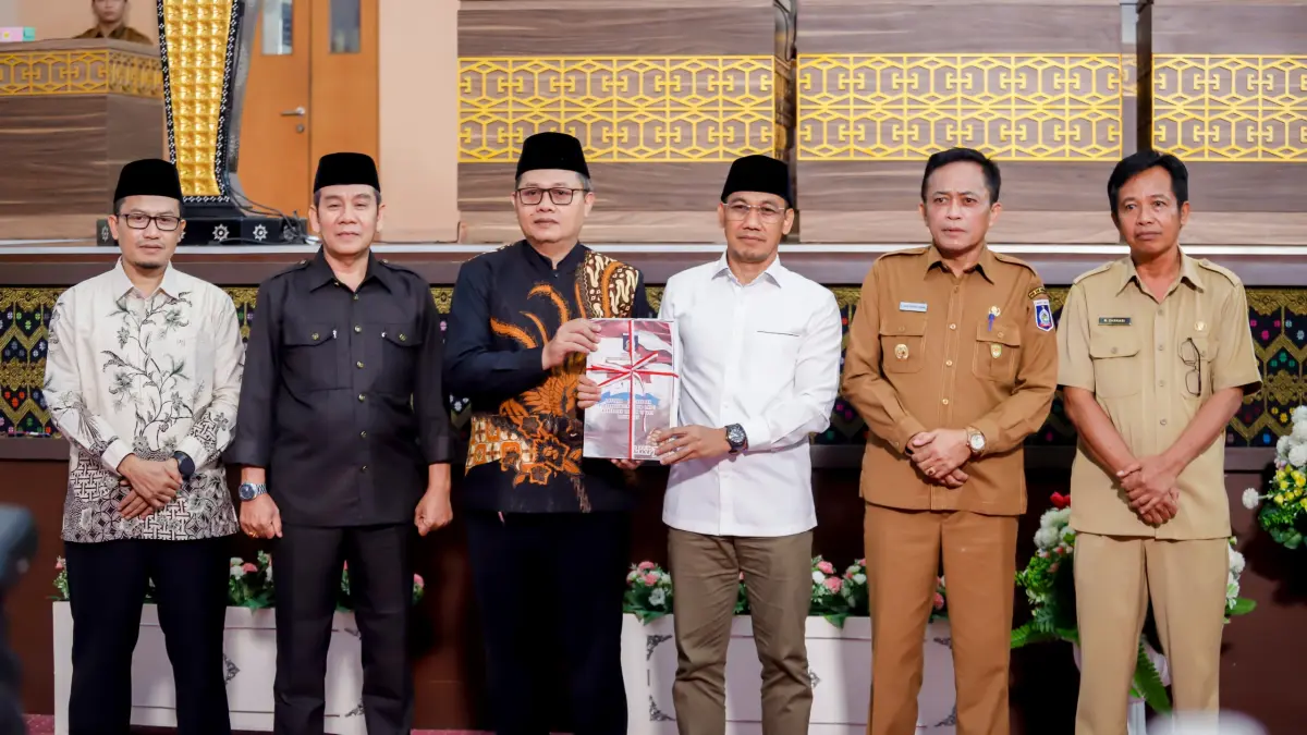 LKPJ 2025: Dokumen LKPJ APBD Lombok Tengah 2025 yang akan dibahas DPRD Lombok Tengah. Pada tahun lalu, kinerja Bupati Pathul dan Wakil Bupati Nursiah menunjukkan capaian positif dalam LKPJ tersebut. 