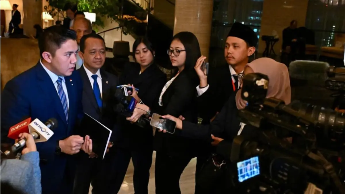 Seskab Teddy menyampaikan keterangannya usai mendampingi Presiden Prabowo menghadiri Forum Bisnis Indonesia-Jepang, di Tokyo, pada Senin, 30 Maret 2026. (Setkab-Go)