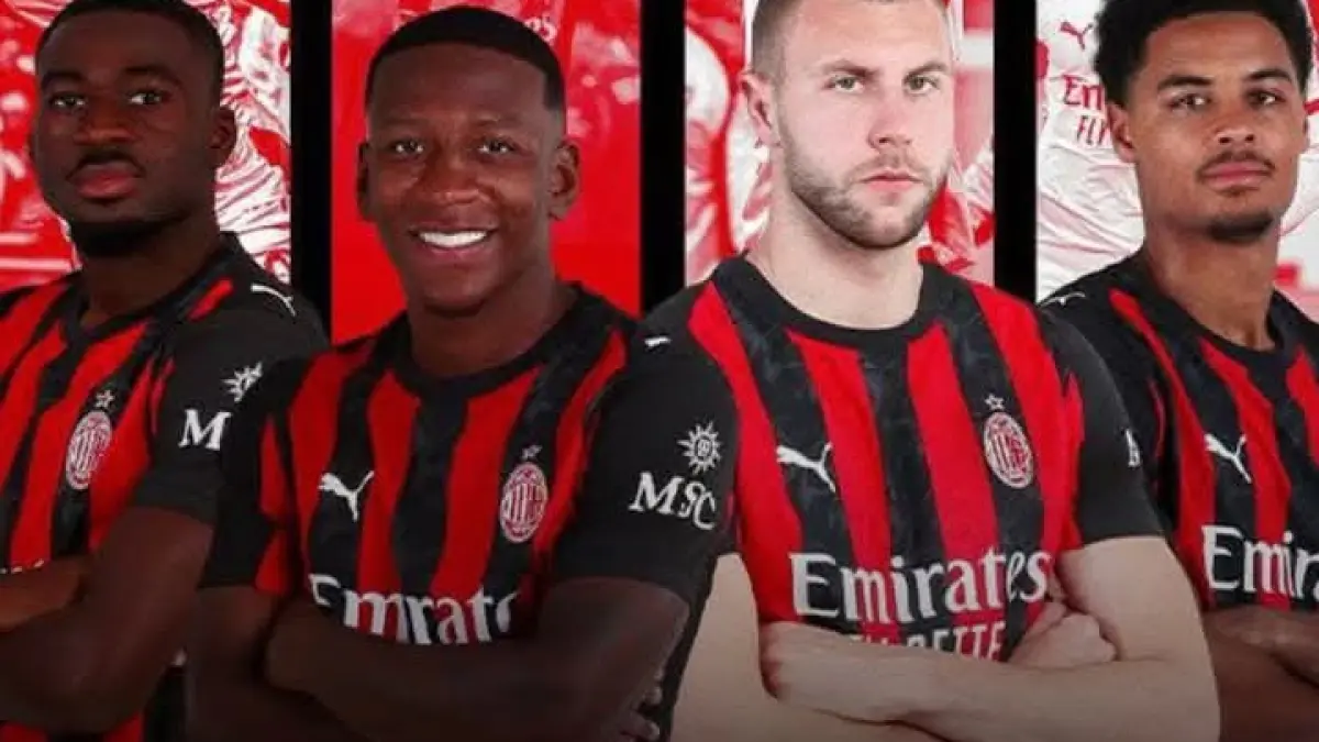 Barisan para pemain AC Milan. 