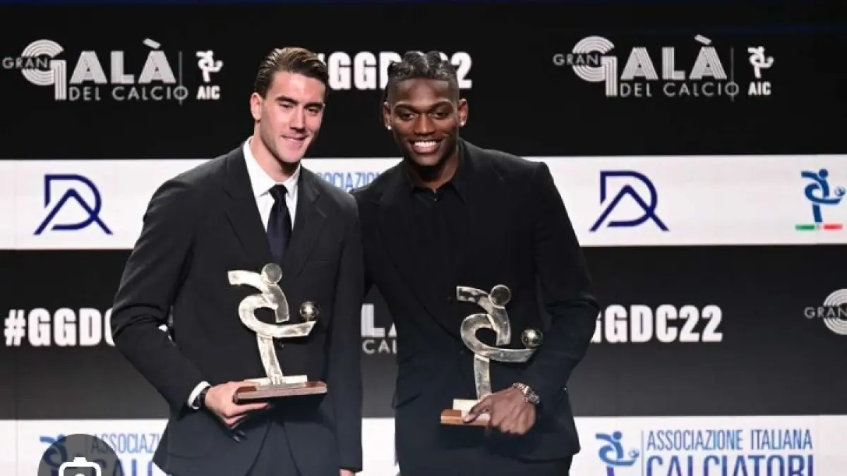 Dusan Vlahovic, striker yang didekati AC Milan, dan Rafael Leao striker saat ini. (Istimewa) 
