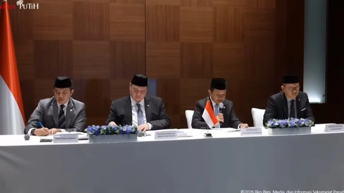 Kementerian RI terkait saat konferensi pers tentang kebijakan pemerintah dalam mitigasi risiko dan antisipasi dinamika global, Selasa (31/3). (YouTube @sekretariatpresiden)