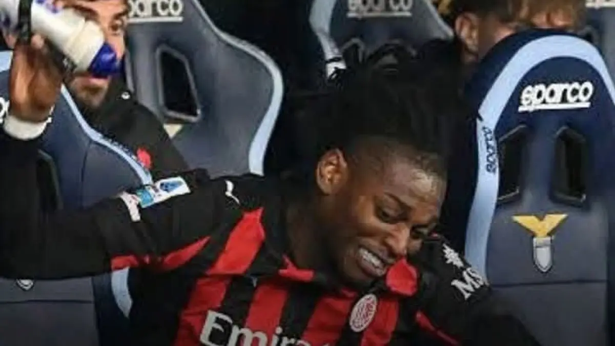 Rafael Leao, striker AC Milan mengamuk sesaat diganti dalam laga kontra Lazio. Itu adalah pertandingan terakhir yang dimainkan. (Istimewa) 