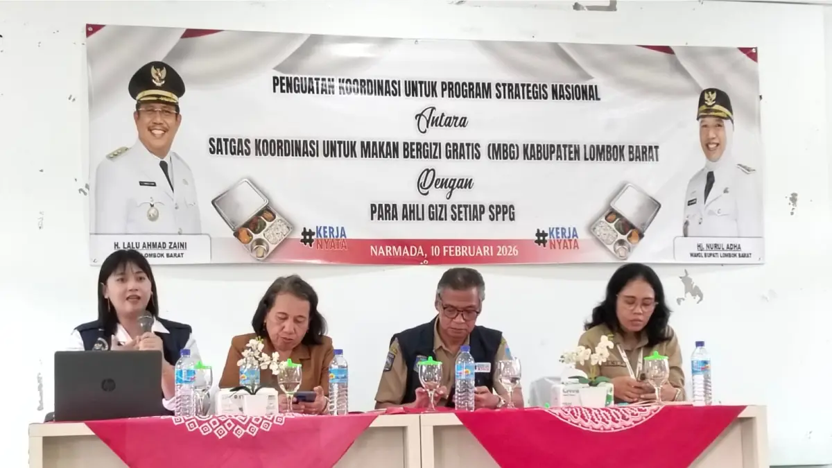 Tim dari Dikes Lobar dan Satgas MBG saat rapat koordinasi dengan semua ahli gizi SPPG, beberapa waktu lalu. (DOK/LOMBOK POST)