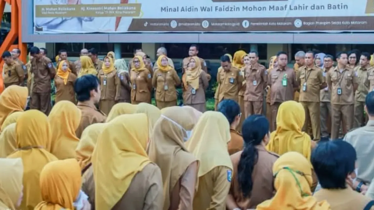 ASN Kota Mataram saat mendapatkan arahan di apel pagi mengenai kendaraan dinas.  