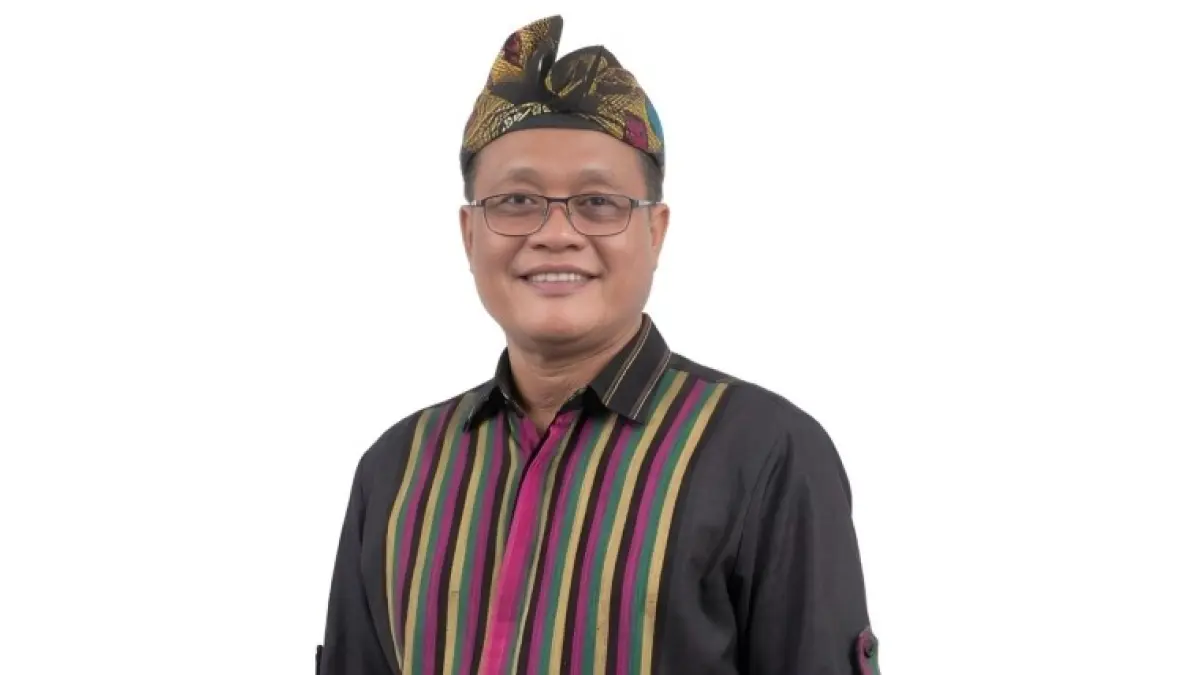 Kepala Dinas Perpustakaan dan Kearsipan NTB Dr. Azhari, SH, MH (KOMINFOTIK NTB/LOMBOK POST)