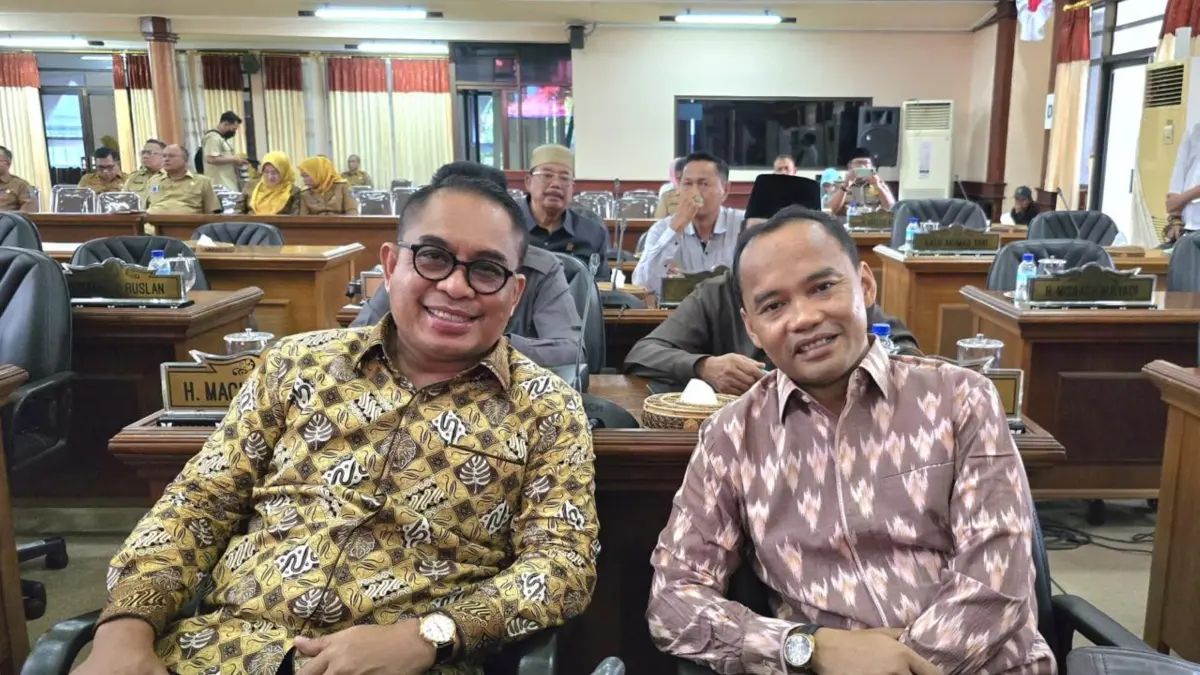 Sosok Wakil Ketua DPRD NTB Lalu Wirajaya (kanan) dinilai mempunyai modal kuat menuju Pilkada Lombok Tengah 2029.