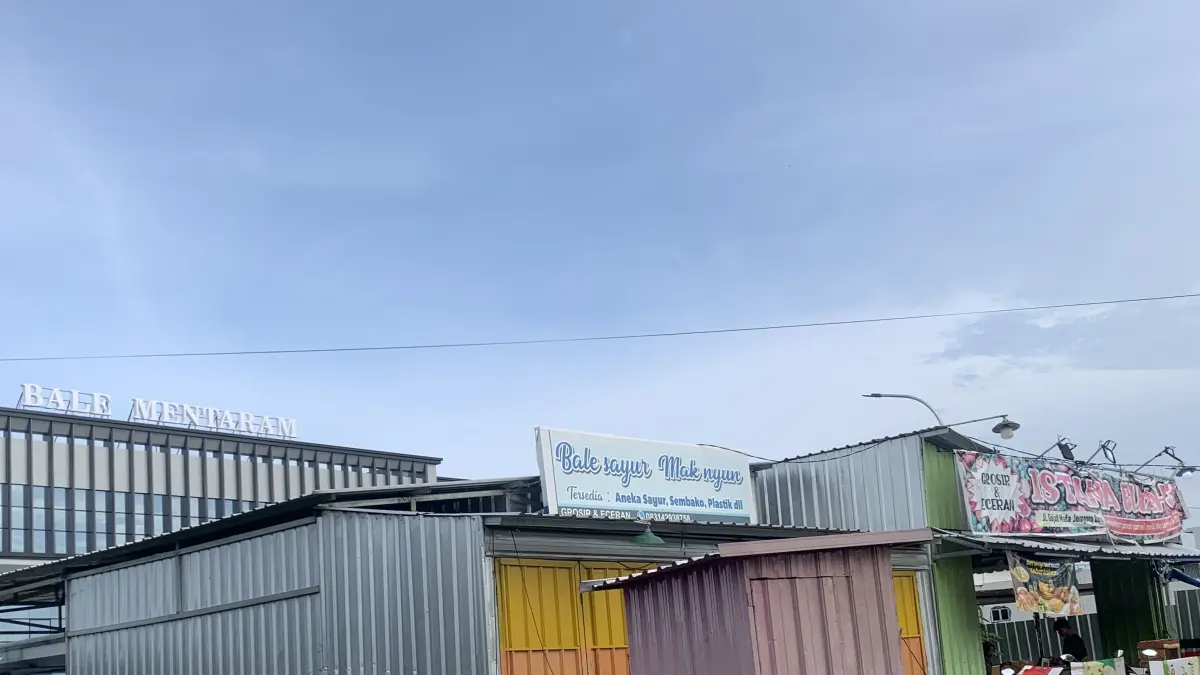 AKAN DIBELI: Lahan toko buah di samping toko elektronik Atlantis, Jempong yang juga akan dibeli untuk kelanjutan pembangunan Bale Mentaram. 