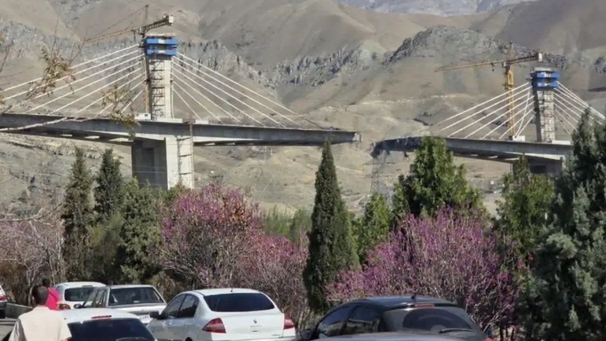 AS membombardir fasilitas jembatan Kharaj di Iran yang merupakan jembatan terbesar. 