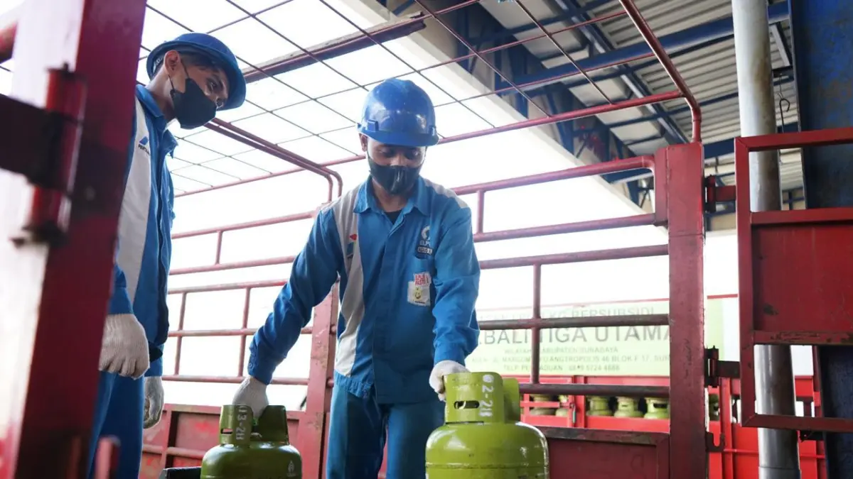 Distribusi LPG 3 kg oleh Pertamina Patra Niaga di Nusa Tenggara Barat ditingkatkan jelang libur Paskah 2026 untuk memastikan kebutuhan energi masyarakat tetap terpenuhi.