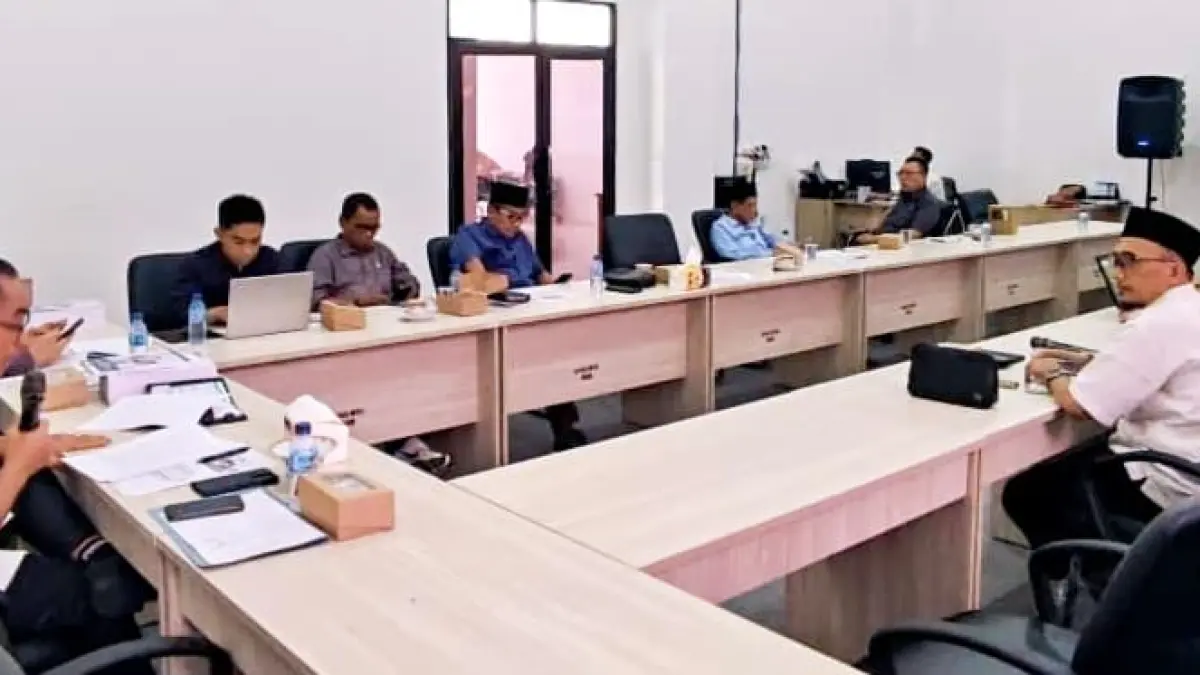 RAPAT KERJA: Komisi IV DPRD NTB menggelar rapat kerja dengan Dinas Energi dan Sumber daya Mineral (ESDM) NTB, Kamis (2/5).DPRD NTB UNTUK LOMBOK POST 